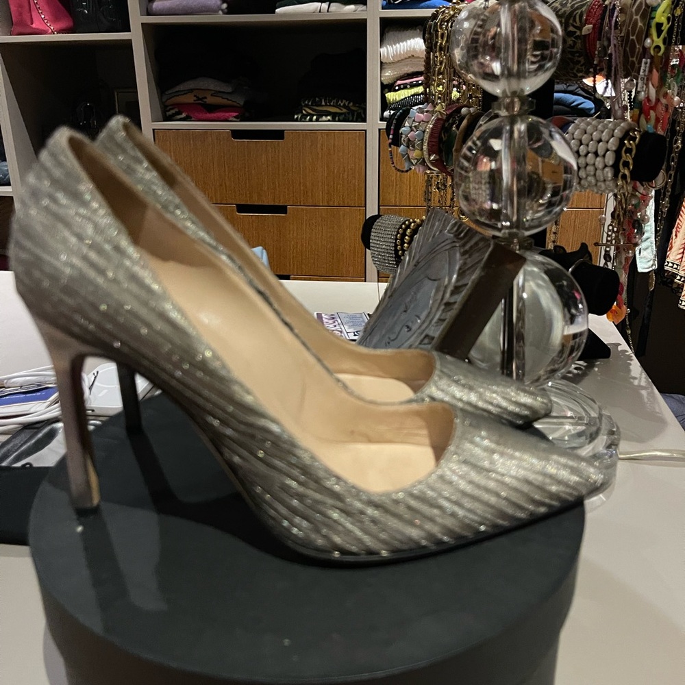 MANOLO BLAHNIK Women's Stiletto Heel silver Patent Leather Heels 36.5